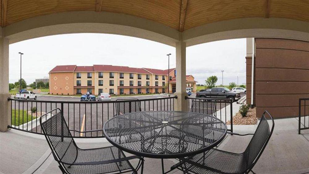 Candlewood Suites Kansas City Airport Экстерьер фото