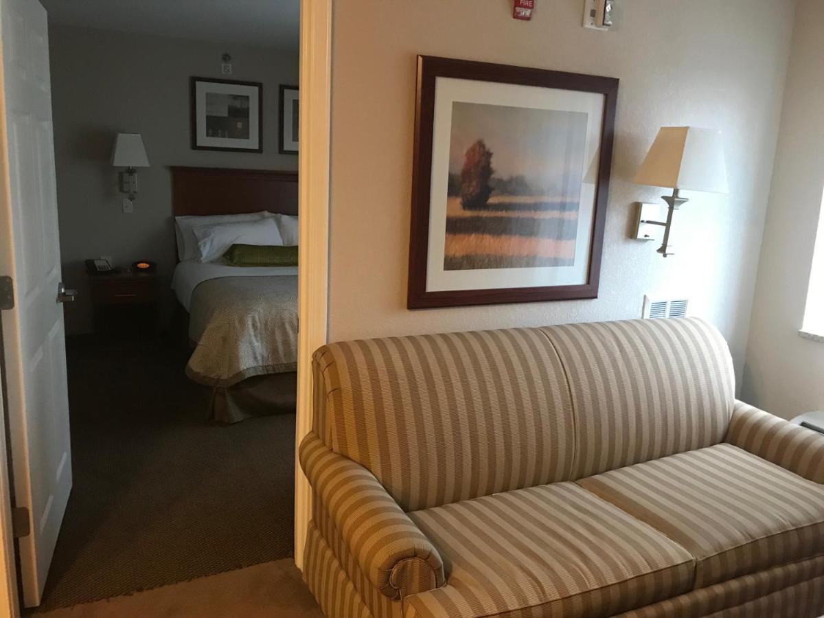 Candlewood Suites Kansas City Airport Экстерьер фото