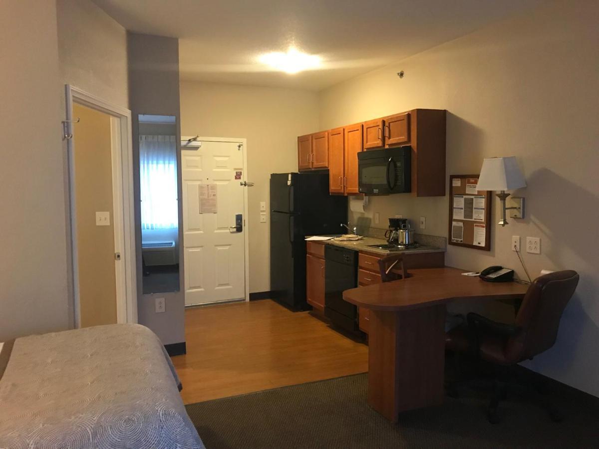 Candlewood Suites Kansas City Airport Экстерьер фото